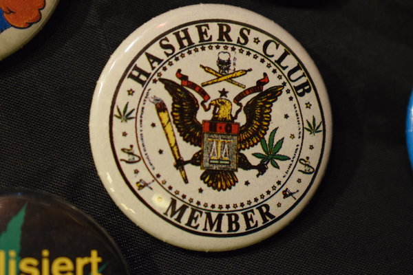 * Hashers Club Members BUTTON ANSTECKPIN groß