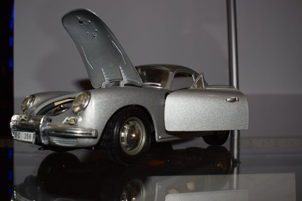 Porsche 356 (1961) MODELLAUTO 1:18 Burago
