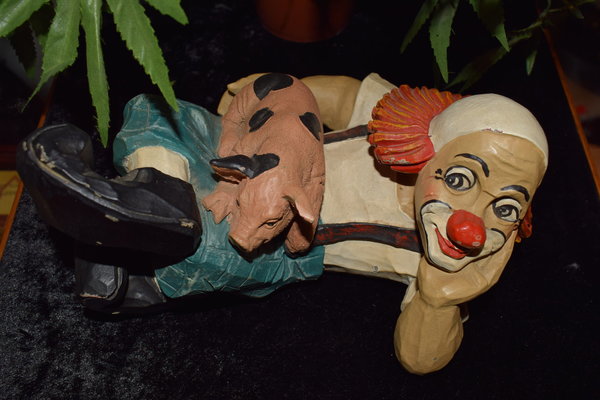 Gilde Clown liegend mit Ferkel Original Sammlerstück 2.Hand